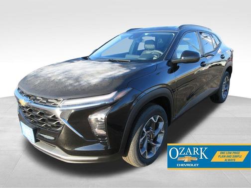 Mosaic Black Metallic 2026 Chevrolet Trax LT