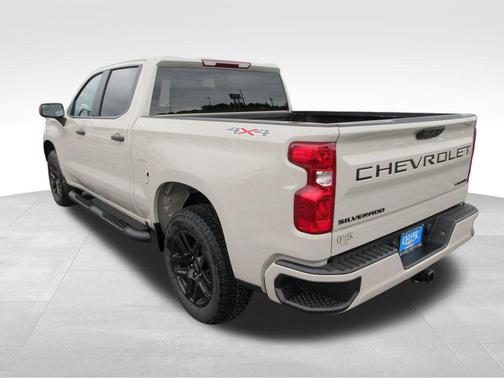 White Sand 2026 Chevrolet Silverado 1500 Custom