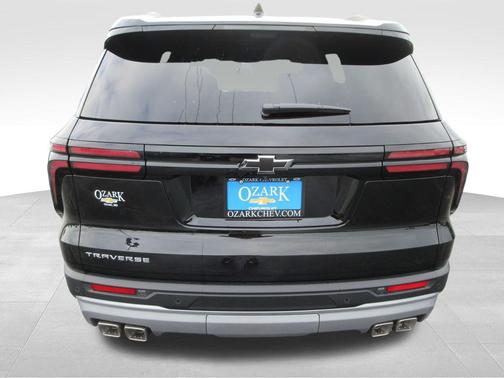 Mosaic Black Metallic 2026 Chevrolet Traverse LT