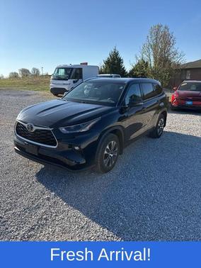 Black 2021 Toyota Highlander XLE