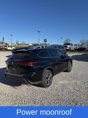 Black 2021 Toyota Highlander XLE