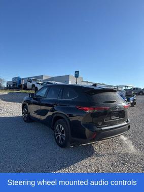 Black 2021 Toyota Highlander XLE