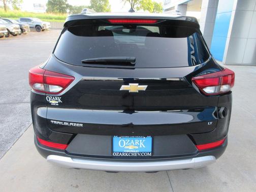 Mosaic Black Metallic 2025 Chevrolet Trailblazer LT