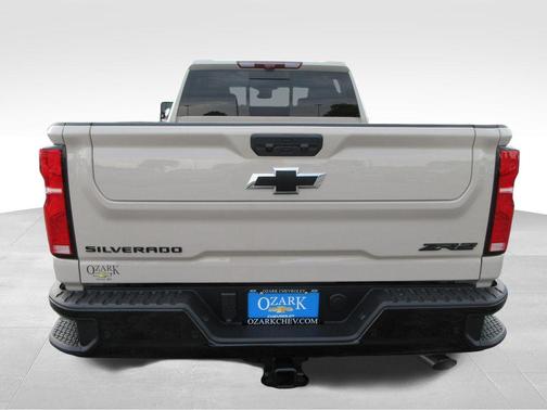 White Sand 2026 Chevrolet Silverado 2500 ZR2