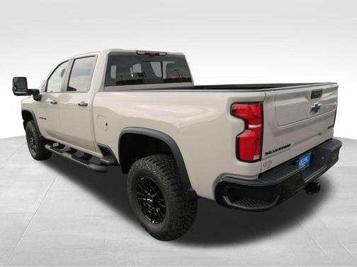 White Sand 2026 Chevrolet Silverado 2500 ZR2