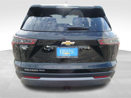 Mosaic Black Metallic 2026 Chevrolet Equinox LT
