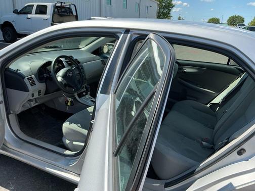 Classic Silver Metallic 2012 Toyota Corolla LE