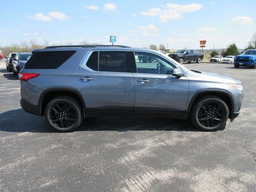 Satin Steel Metallic 2021 Chevrolet Traverse LT Cloth