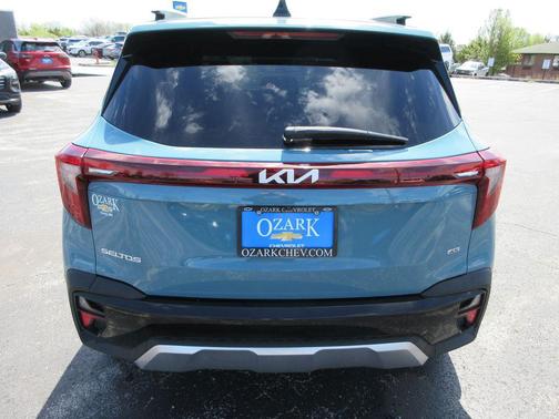 Blue 2024 Kia Seltos EX