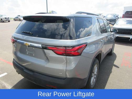 Sterling Gray Metallic 2023 Chevrolet Traverse LT Cloth