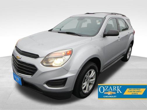 Silver Ice Metallic 2017 Chevrolet Equinox LS