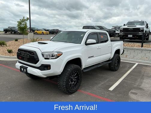 Super White 2020 Toyota Tacoma TRD Sport