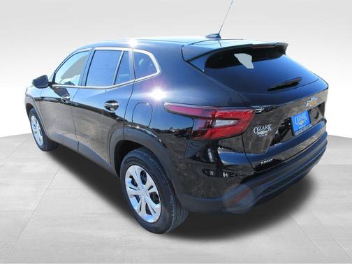 Mosaic Black Metallic 2026 Chevrolet Trax LS