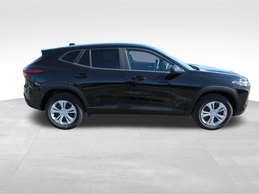 Mosaic Black Metallic 2026 Chevrolet Trax LS