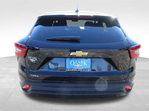 Mosaic Black Metallic 2026 Chevrolet Trax LS