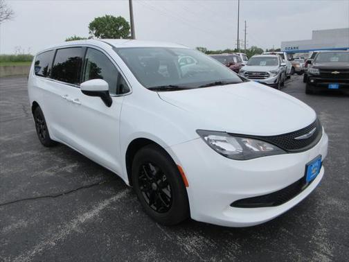 2022 Chrysler Voyager LX