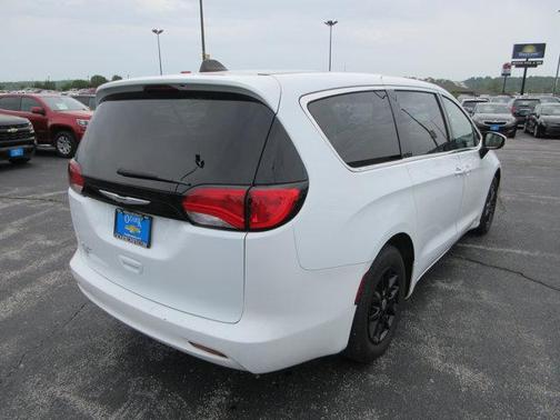 2022 Chrysler Voyager LX