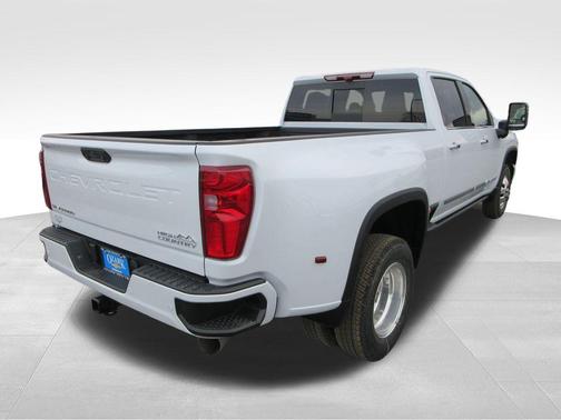 Polar White 2026 Chevrolet Silverado 3500 High Country