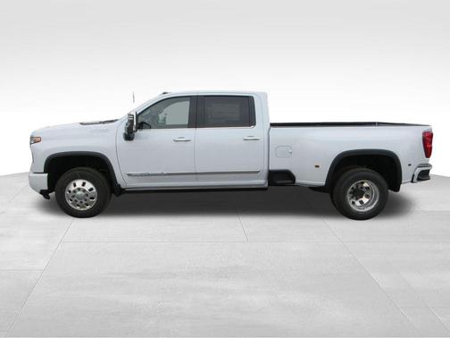 Polar White 2026 Chevrolet Silverado 3500 High Country