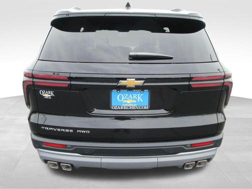 Mosaic Black Metallic 2027 Chevrolet Traverse LT