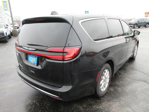 2023 Chrysler Pacifica Touring-L
