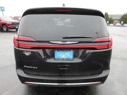 2023 Chrysler Pacifica Touring-L