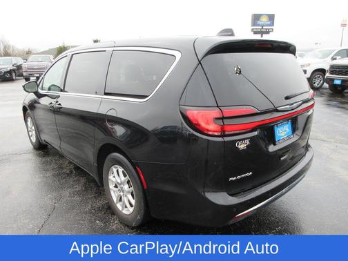 Brilliant Black Crystal Pearlcoat 2023 Chrysler Pacifica Touring-L