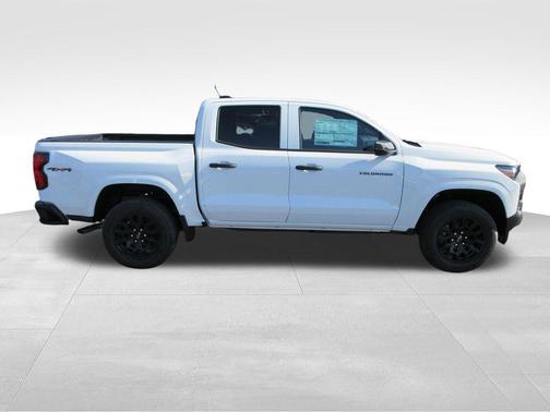 Summit White 2026 Chevrolet Colorado WT