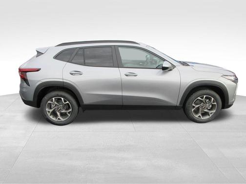 Sterling Gray Metallic 2026 Chevrolet Trax LT