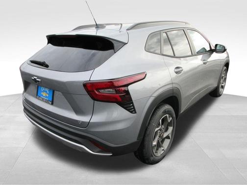 Sterling Gray Metallic 2026 Chevrolet Trax LT