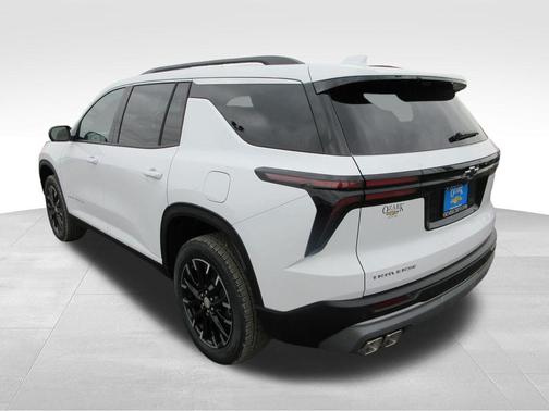 Summit White 2026 Chevrolet Traverse LT