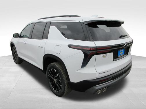 Summit White 2026 Chevrolet Traverse LT