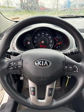 Clear White 2015 Kia Sportage LX