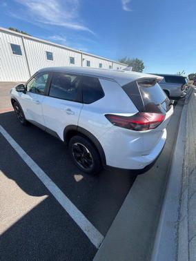 Pearl 2024 Nissan Rogue SV