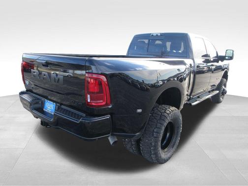 2025 RAM 3500 Big Horn Crew Cab 4x4 8' Box