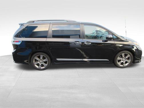 Black 2014 Toyota Sienna SE
