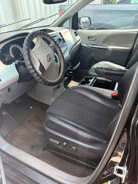Black 2014 Toyota Sienna SE