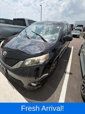 Black 2014 Toyota Sienna SE