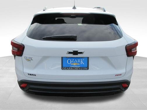 Summit White 2026 Chevrolet Trax 2RS