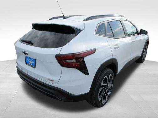 Summit White 2026 Chevrolet Trax 2RS