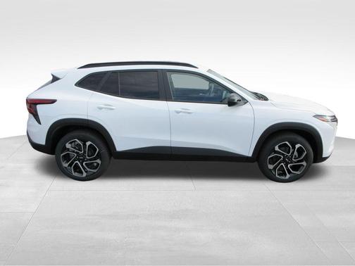 Summit White 2026 Chevrolet Trax 2RS