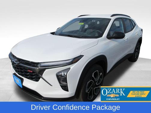 Summit White 2026 Chevrolet Trax 2RS