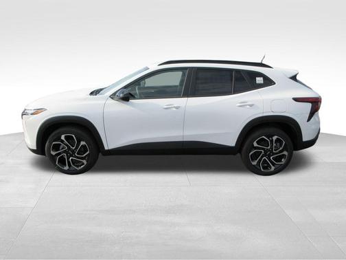 Summit White 2026 Chevrolet Trax 2RS