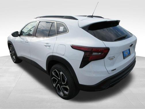 Summit White 2026 Chevrolet Trax 2RS