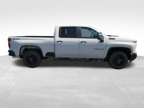 White Sand 2026 Chevrolet Silverado 2500 Custom
