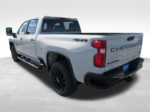 White Sand 2026 Chevrolet Silverado 2500 Custom