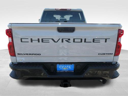 White Sand 2026 Chevrolet Silverado 2500 Custom