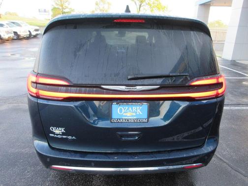 2023 Chrysler Pacifica Touring-L