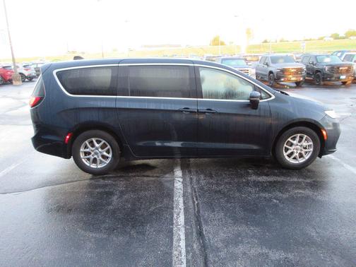 Fathom Blue Pearlcoat 2023 Chrysler Pacifica Touring-L