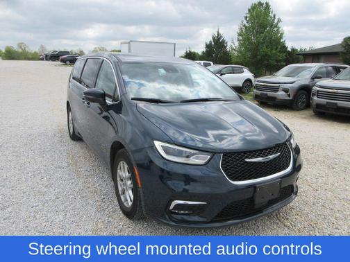 2023 Chrysler Pacifica Touring-L